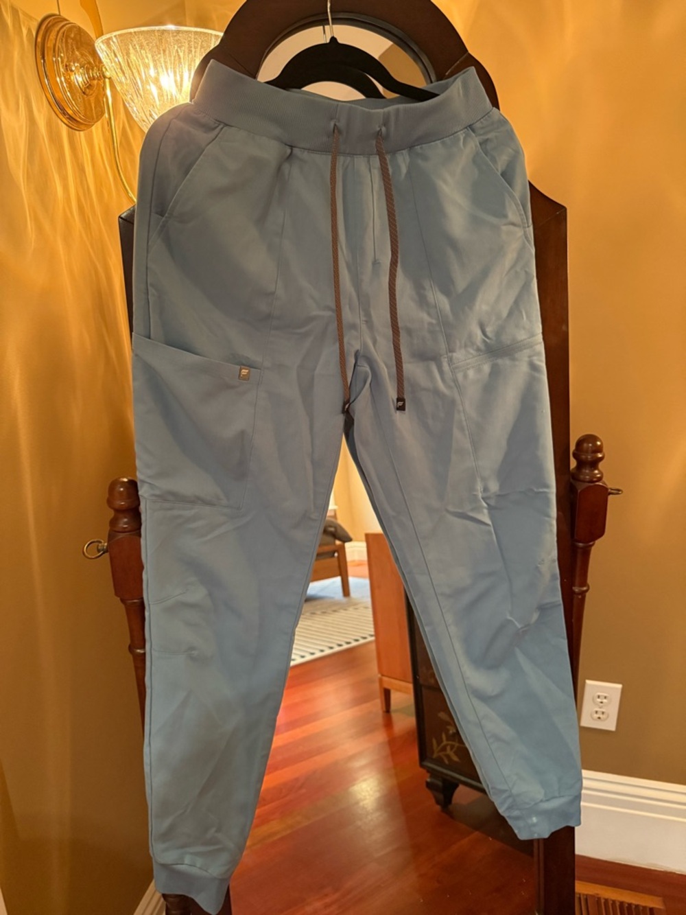 Fabletic’s Light Blue Women’s jogger scrub pants